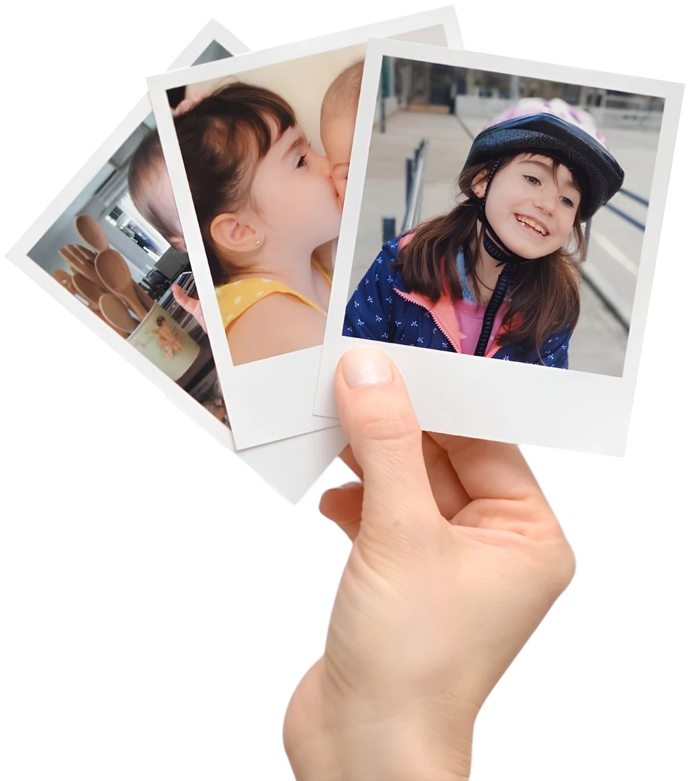 Polaroids TRIXI en la mano