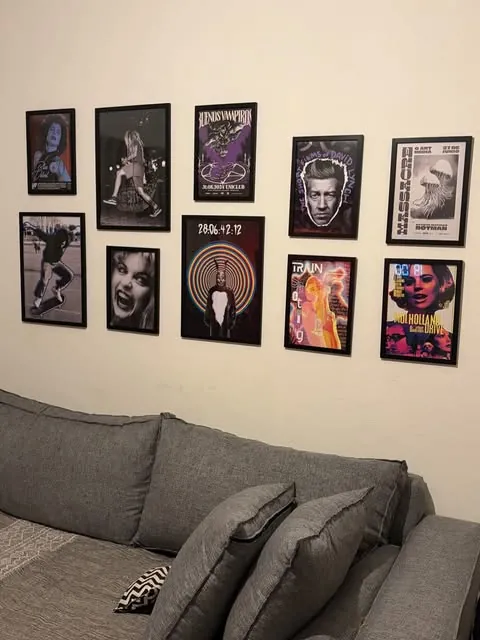 Pared con posters